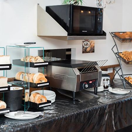 Hotel Le Floral Sherbrooke Luaran gambar