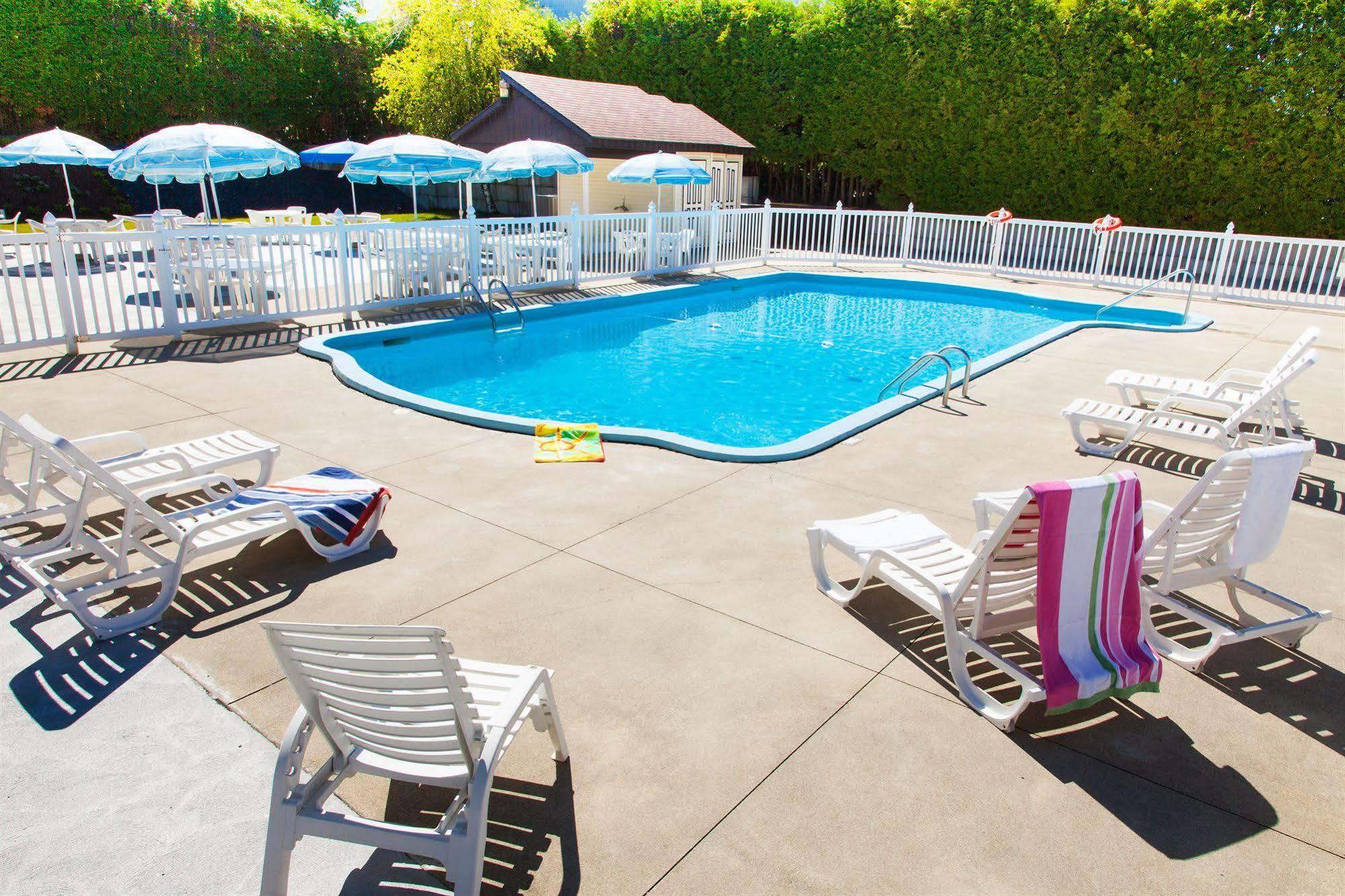 Hotel Le Floral Sherbrooke Luaran gambar